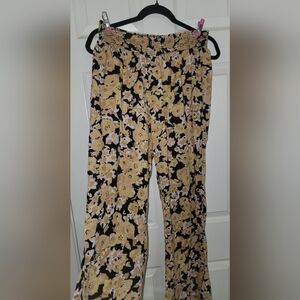 Volcom Black and Yellow Floral Boot-Cut Pants 🌼🖤